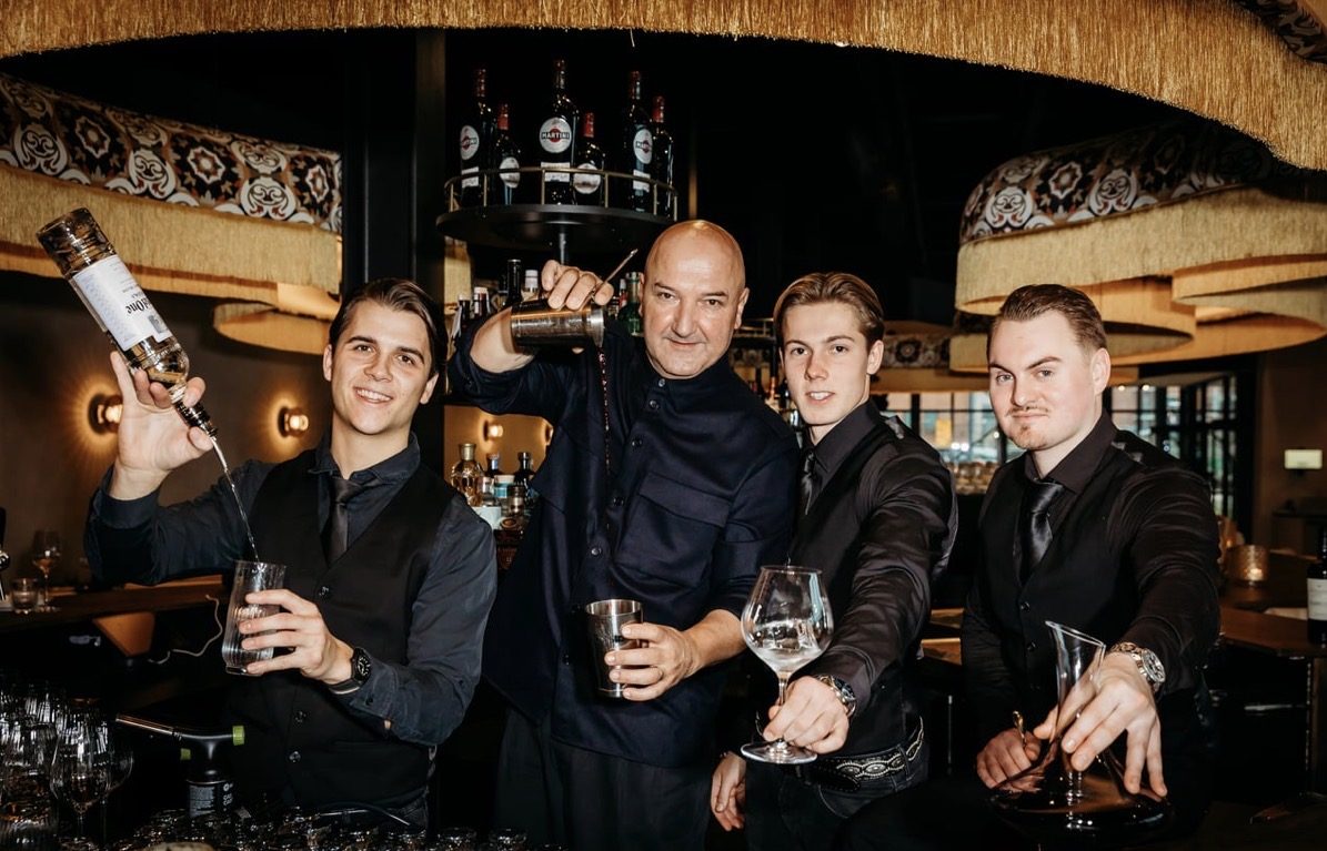 Het barteam van Giorgio Rosa aan het werk achter de bar