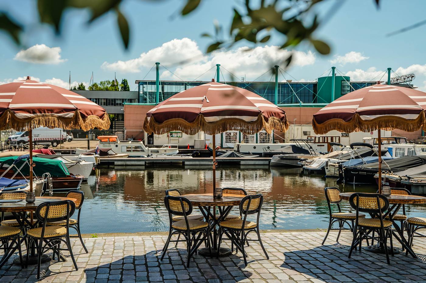 Uitzicht vanaf het terras over de Binckhorsthaven